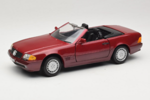 Mercedes 500 SL R129 Ciemnoczerwony Revell 1:18 8801 Metal