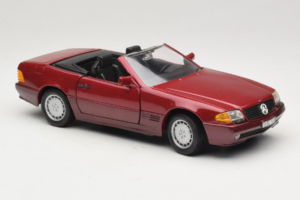 Mercedes 500 SL R129 Ciemnoczerwony Revell 1:18 8801 Metal — zdjęcie 6 z 8