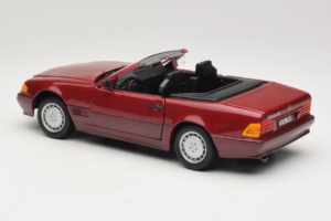 Mercedes 500 SL R129 Ciemnoczerwony Revell 1:18 8801 Metal — zdjęcie 7 z 8