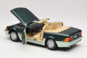 Mercedes 500 SL R129 Srebrno Zielony Revell 1:18 8802 Metal — zdjęcie 5 z 8