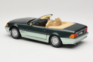 Mercedes 500 SL R129 Srebrno Zielony Revell 1:18 8802 Metal — zdjęcie 7 z 8