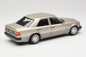 Mercedes 500E W124 Smoke Silver Edycja Dealerska Norev 1:18 B66040724 Metal — zdjęcie 3 z 8