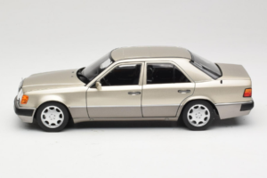 Mercedes 500E W124 Smoke Silver Edycja Dealerska Norev 1:18 B66040724 Metal — zdjęcie 4 z 8