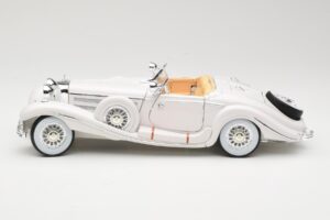 Mercedes 500K Special Roadster Biały Premiere Edition Maisto 1:18 536055 Metal — zdjęcie 4 z 8