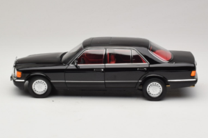 Mercedes 560 SEL W126 Czarny Z Czerwonym Wnętrzem Norev 1:18 183788 Metal — zdjęcie 3 z 8