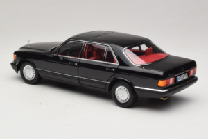 Mercedes 560 SEL W126 Czarny Z Czerwonym Wnętrzem Norev 1:18 183788 Metal — zdjęcie 4 z 8