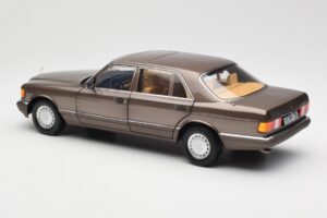 Mercedes 560 SEL W126 Impala Brązowy Edycja Dealerska Norev 1:18 B66040646 Metal — zdjęcie 7 z 8