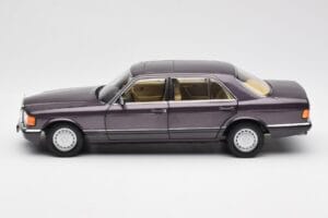 Mercedes 560 SEL W126 Fioletowy Metallic Norev 1:18 183544 Metal — zdjęcie 4 z 8