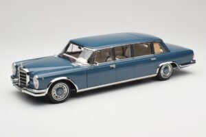 Mercedes 600 Pullman W100 Niebieski NZG 1:18 B66040707 Metal