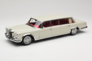 Mercedes 600 Pullman W100 Jasnoszary NZG 1:18 B66040708 Metal