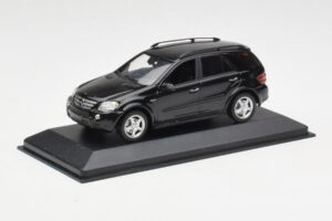 Mercedes AMG ML 63 W164 Czarny Minichamps 1:43 400037670 Metal — zdjęcie 2 z 4
