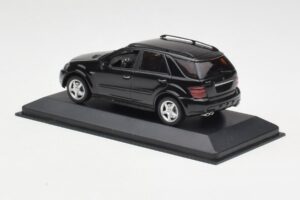 Mercedes AMG ML 63 W164 Czarny Minichamps 1:43 400037670 Metal — zdjęcie 3 z 4
