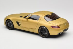 Mercedes AMG SLS C197 Złoty Minichamps 1:18 100039024 Metal — zdjęcie 7 z 8