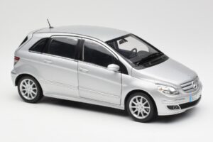 Mercedes B-Class W245 Srebrny Kyosho 1:18 B66962326 Metal — zdjęcie 6 z 8