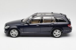 Mercedes C-Class S204 T-Modell Tanzanite Niebieski AUTOart 1:18 B66962352 Metal — zdjęcie 4 z 8