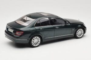 Mercedes C-Class W204 Avantgarde Ciemnozielony AUTOart 1:18 B66962366 Metal — zdjęcie 2 z 8