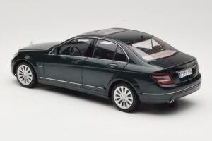 Mercedes C-Class W204 Avantgarde Ciemnozielony AUTOart 1:18 B66962366 Metal — zdjęcie 7 z 8