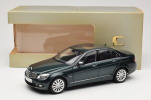 Mercedes C-Class W204 Avantgarde Ciemnozielony AUTOart 1:18 B66962366 Metal — zdjęcie 8 z 8