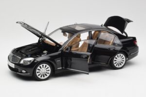 Mercedes C-Class W204 Obsidian Czarny AUTOart 1:18 B66962365 Metal — zdjęcie 2 z 8