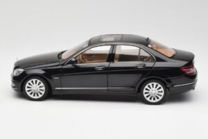 Mercedes C-Class W204 Obsidian Czarny AUTOart 1:18 B66962365 Metal — zdjęcie 4 z 8