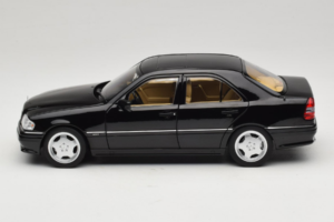 Mercedes C36 AMG W202 Obsidian Black Metallic Norev 1:18 183381 Metal — zdjęcie 4 z 8