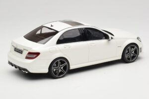 Mercedes C63 AMG W204 Diamond White GT Spirit 1:18 GT928 Żywica — zdjęcie 2 z 6