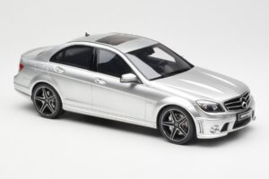 Mercedes C63 AMG W204 Srebrny GT Spirit 1:18 GT462 Żywica — zdjęcie 4 z 6