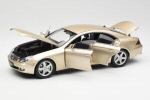 Mercedes CLS C219 Jasny Beżowy Złoty Kyosho 1:18 08401LBE Metal — zdjęcie 2 z 8