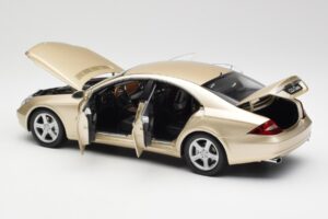Mercedes CLS C219 Jasny Beżowy Złoty Kyosho 1:18 08401LBE Metal — zdjęcie 5 z 8