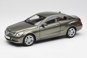 Mercedes E-Class Coupe C207 Titanite Szary Metalik Minichamps 1:18 B66962419 Metal