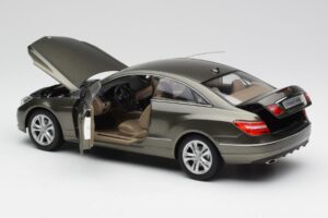 Mercedes E-Class Coupe C207 Titanite Szary Metalik Minichamps 1:18 B66962419 Metal — zdjęcie 5 z 8