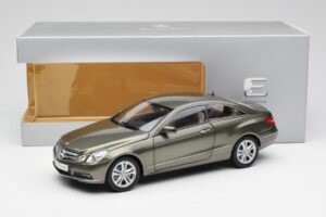 Mercedes E-Class Coupe C207 Titanite Szary Metalik Minichamps 1:18 B66962419 Metal — zdjęcie 8 z 8