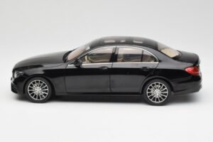 Mercedes E-Class W213 Obsidian Czarny iScale 1:18 B66960380 Metal — zdjęcie 4 z 8