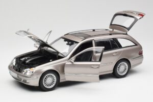 Mercedes E320 CDI W210 Kombi Cubanite Srebrny Kyosho 1:18 B66962188 Metal — zdjęcie 2 z 8