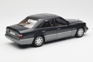 Mercedes E320 W124 Nautik Niebieski Metalik Dealer Edition AUTOart 1:18 B66040508 Metal — zdjęcie 3 z 8