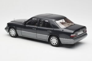 Mercedes E320 W124 Nautik Niebieski Metalik Dealer Edition AUTOart 1:18 B66040508 Metal — zdjęcie 7 z 8