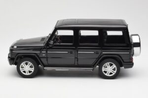 Mercedes G500 W463 Czarny AUTOart 1:18 76216 Metal — zdjęcie 4 z 8