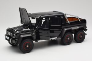 Mercedes AMG G63 W463 6x6 Gloss Czarny AUTOart 1:18 76306 Kompozyt — zdjęcie 2 z 8