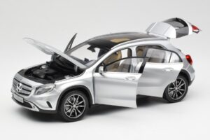 Mercedes GLA X156 Polar Srebrny Metalik Norev 1:18 B66960267 Metal — zdjęcie 2 z 8