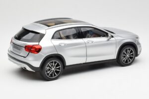 Mercedes GLA X156 Polar Srebrny Metalik Norev 1:18 B66960267 Metal — zdjęcie 3 z 8