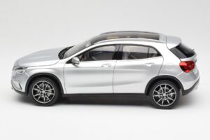 Mercedes GLA X156 Polar Srebrny Metalik Norev 1:18 B66960267 Metal — zdjęcie 4 z 8