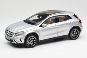 Mercedes GLA X156 Polar Srebrny Metalik Norev 1:18 B66960267 Metal