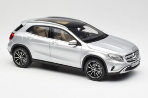 Mercedes GLA X156 Polar Srebrny Metalik Norev 1:18 B66960267 Metal — zdjęcie 6 z 8