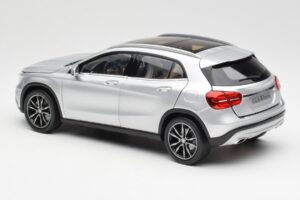 Mercedes GLA X156 Polar Srebrny Metalik Norev 1:18 B66960267 Metal — zdjęcie 7 z 8