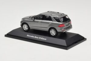 Mercedes M-Class W166 Palladium Silver Metallic Minichamps 1:43 B66960061 Metal — zdjęcie 3 z 4