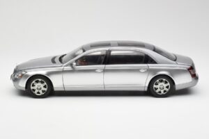 Maybach 62 LWB Himalaya Srebrny Dealer Edition AUTOart 1:18 B66962178 Metal — zdjęcie 4 z 8