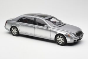 Maybach 62 LWB Himalaya Srebrny Dealer Edition AUTOart 1:18 B66962178 Metal — zdjęcie 6 z 8
