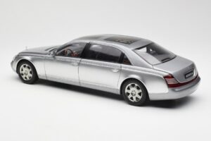Maybach 62 LWB Himalaya Srebrny Dealer Edition AUTOart 1:18 B66962178 Metal — zdjęcie 7 z 8
