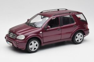 Mercedes ML55 AMG W163 Fioletowy Maisto 1:18 31876 Metal