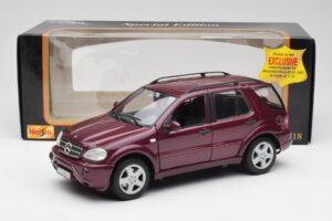 Mercedes ML55 AMG W163 Fioletowy Maisto 1:18 31876 Metal — zdjęcie 8 z 8
